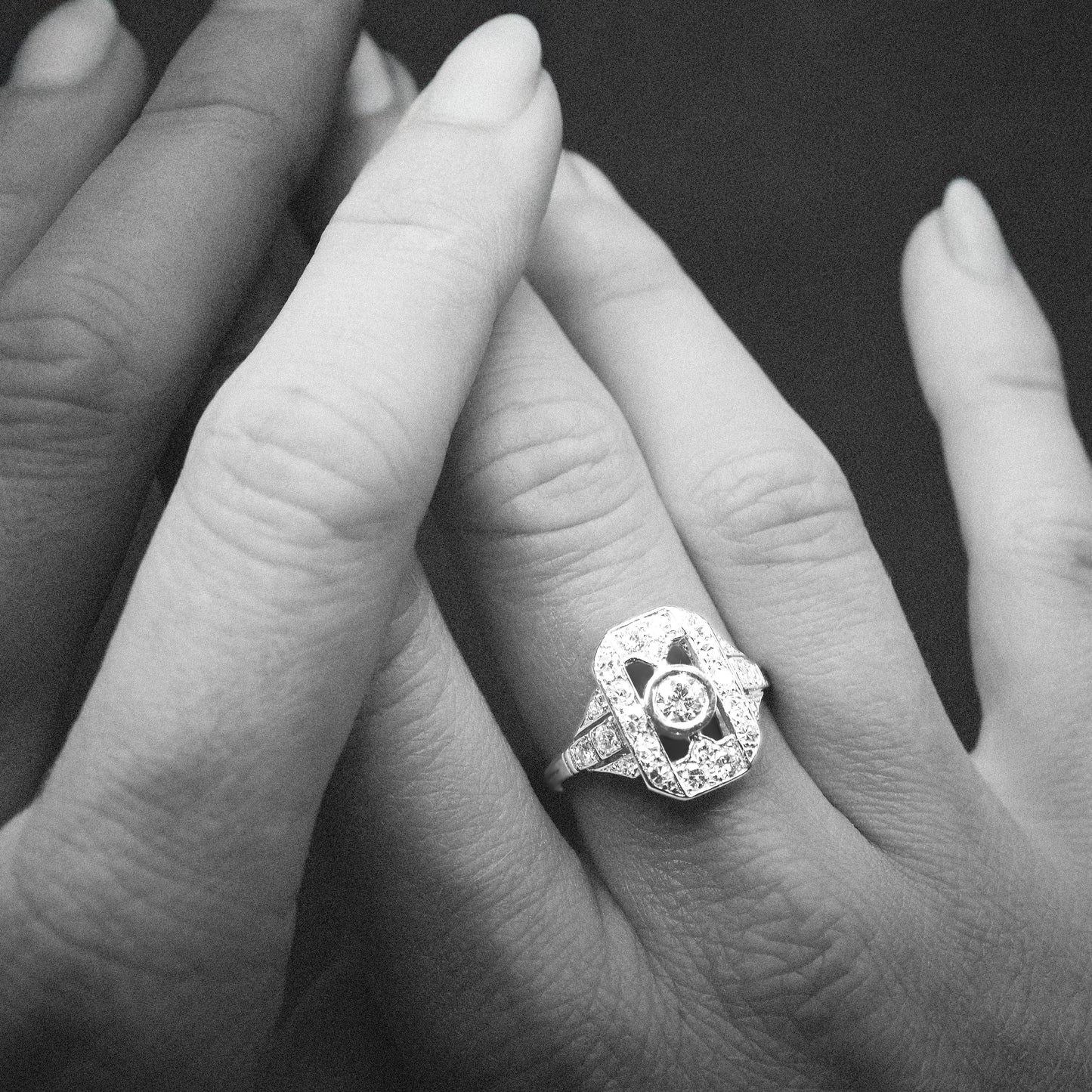 Bague en or blanc et diamants – Style Art Déco