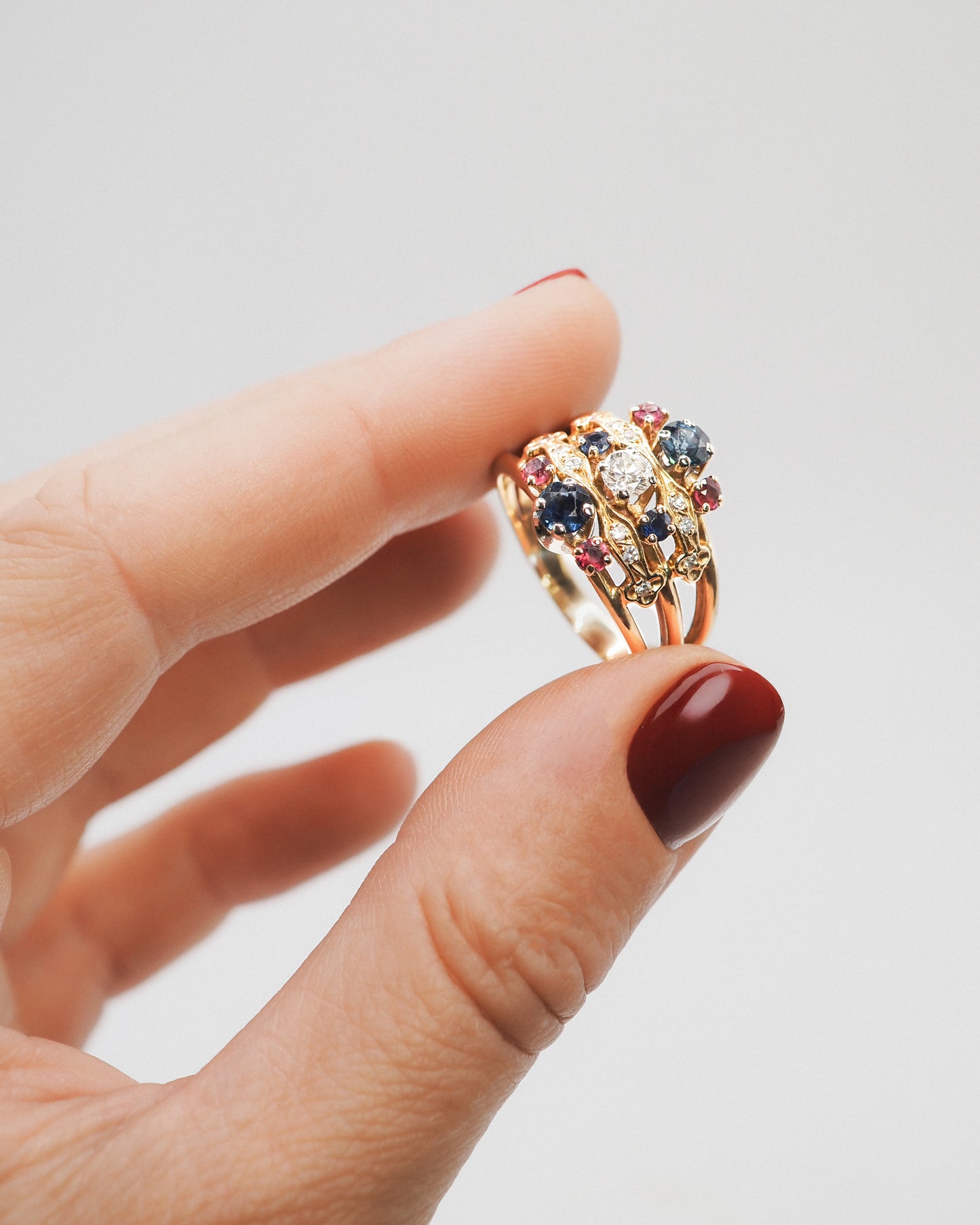 Bague vintage diamants, saphirs et rubis - pièce unique