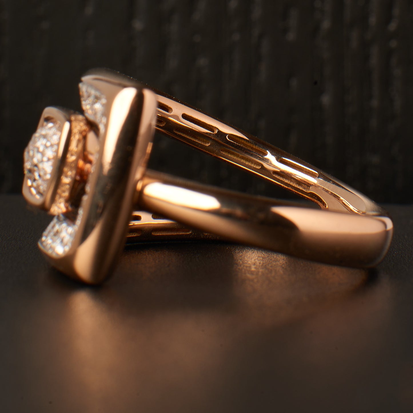 Bague Contemporaine diamants vue de côté