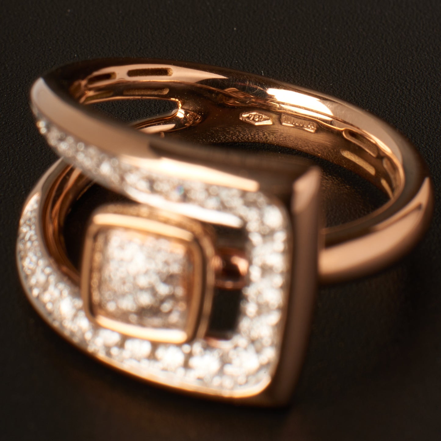 Bague Contemporaine diamants vue de l'anneau