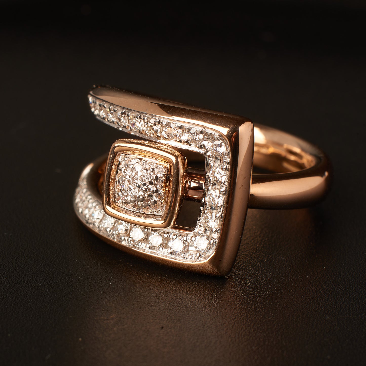 Bague Contemporaine diamants vue trois quart