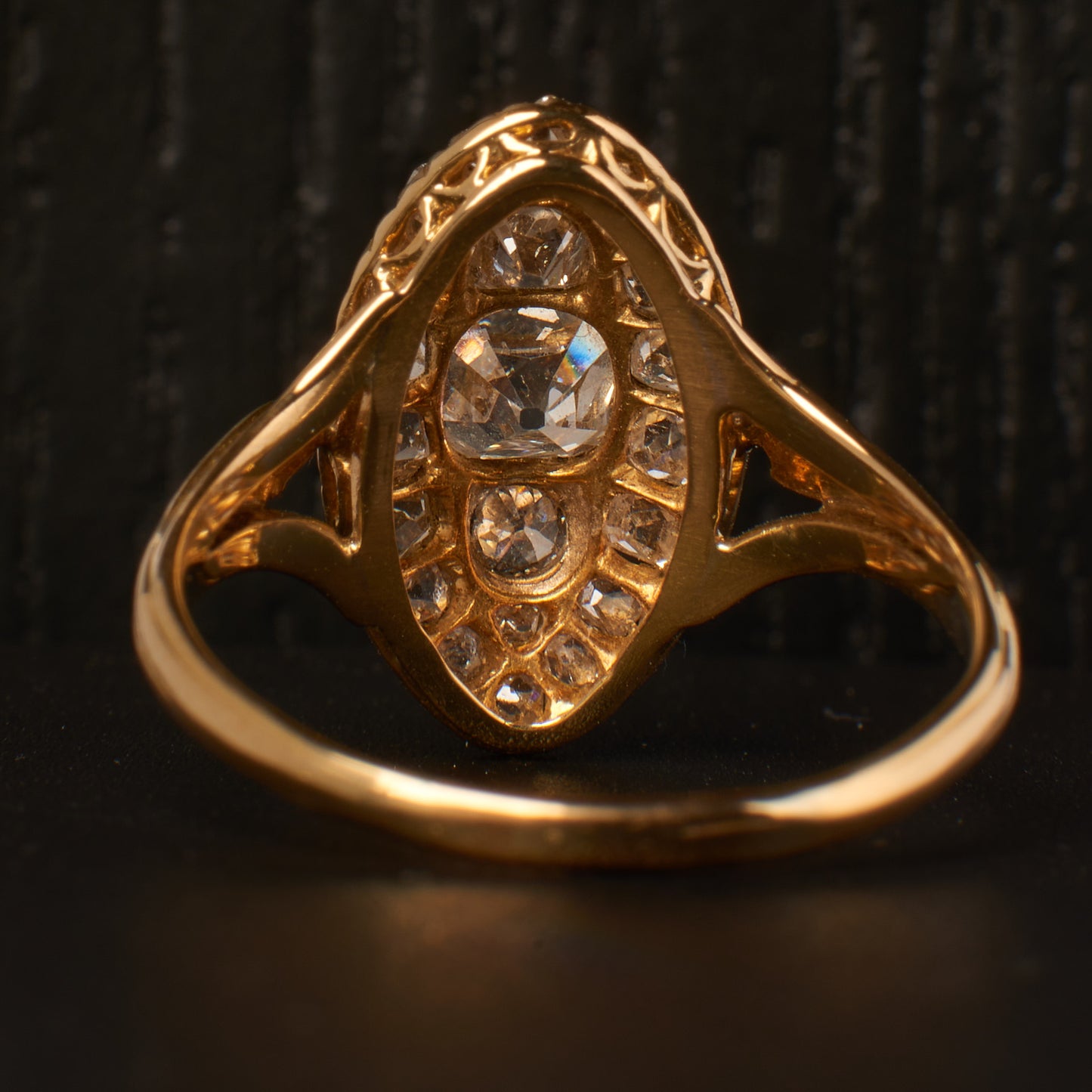 Bague pavage diamant vue de dos