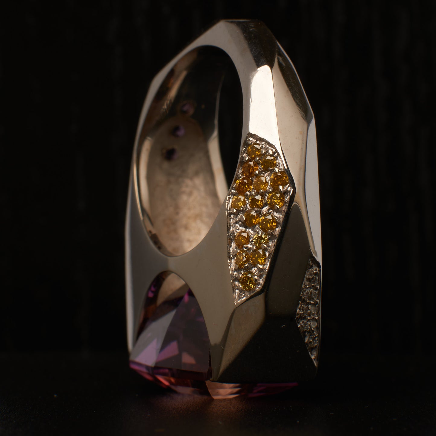 Bague Poligone vue de côté de l'anneau