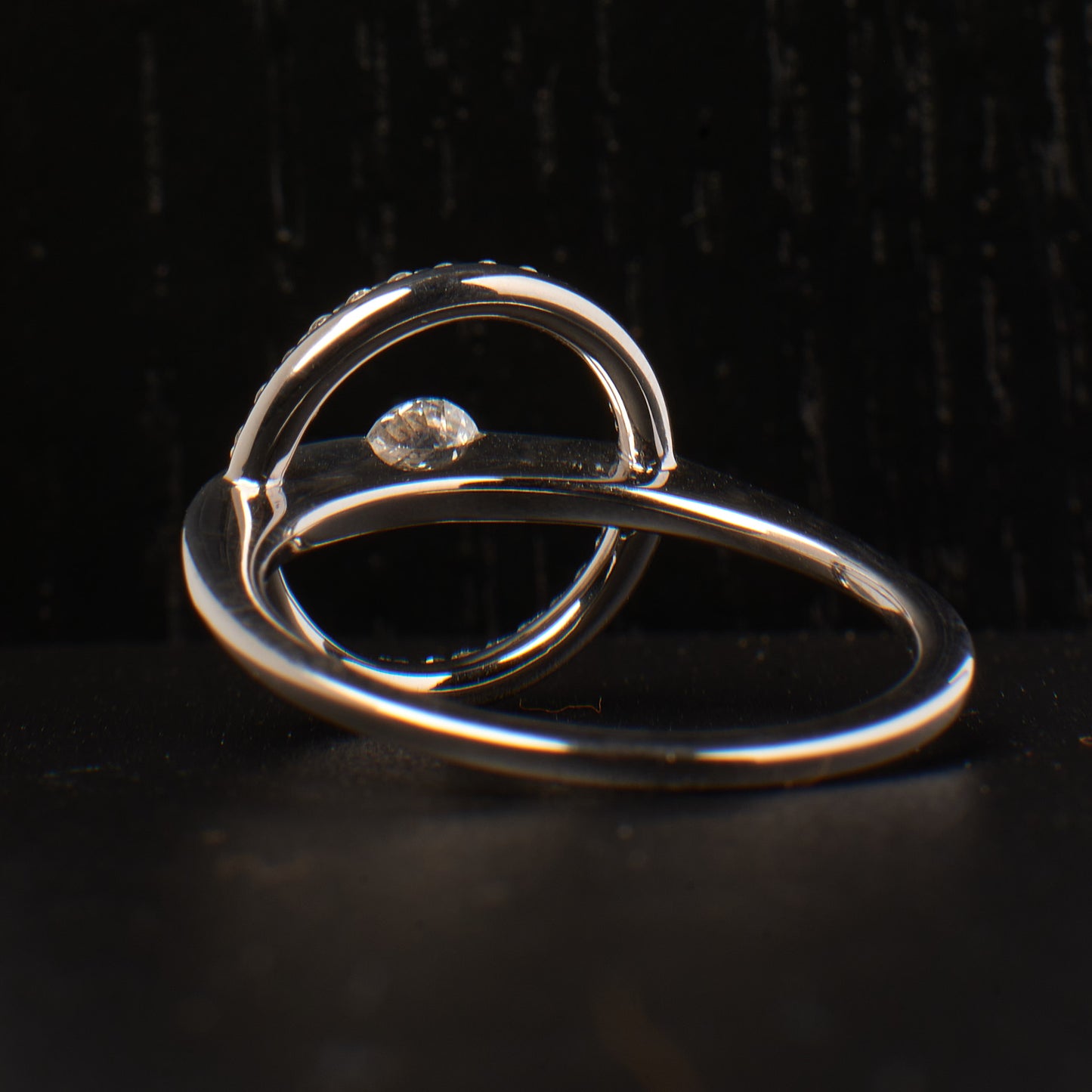 Bague Saturne vue trois quart arriere