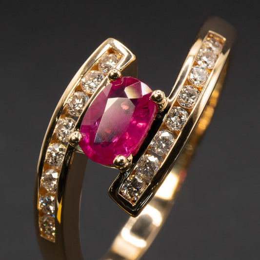 Bague en or jaune, rubis et diamants